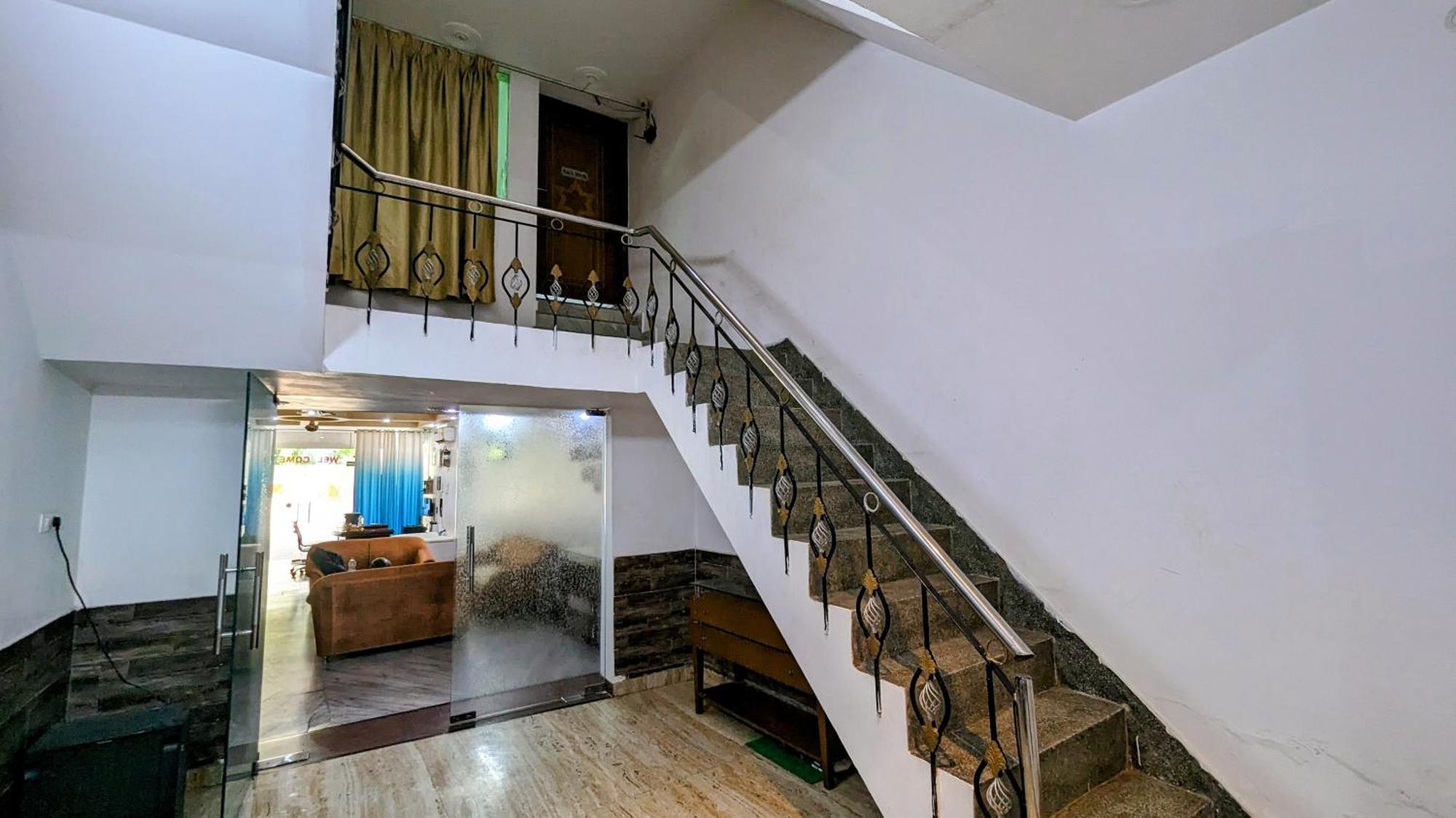 Hotel Lecston @Yashobhoomi Dwarka Sector - 25 Metro Station Delhi  Extérieur photo