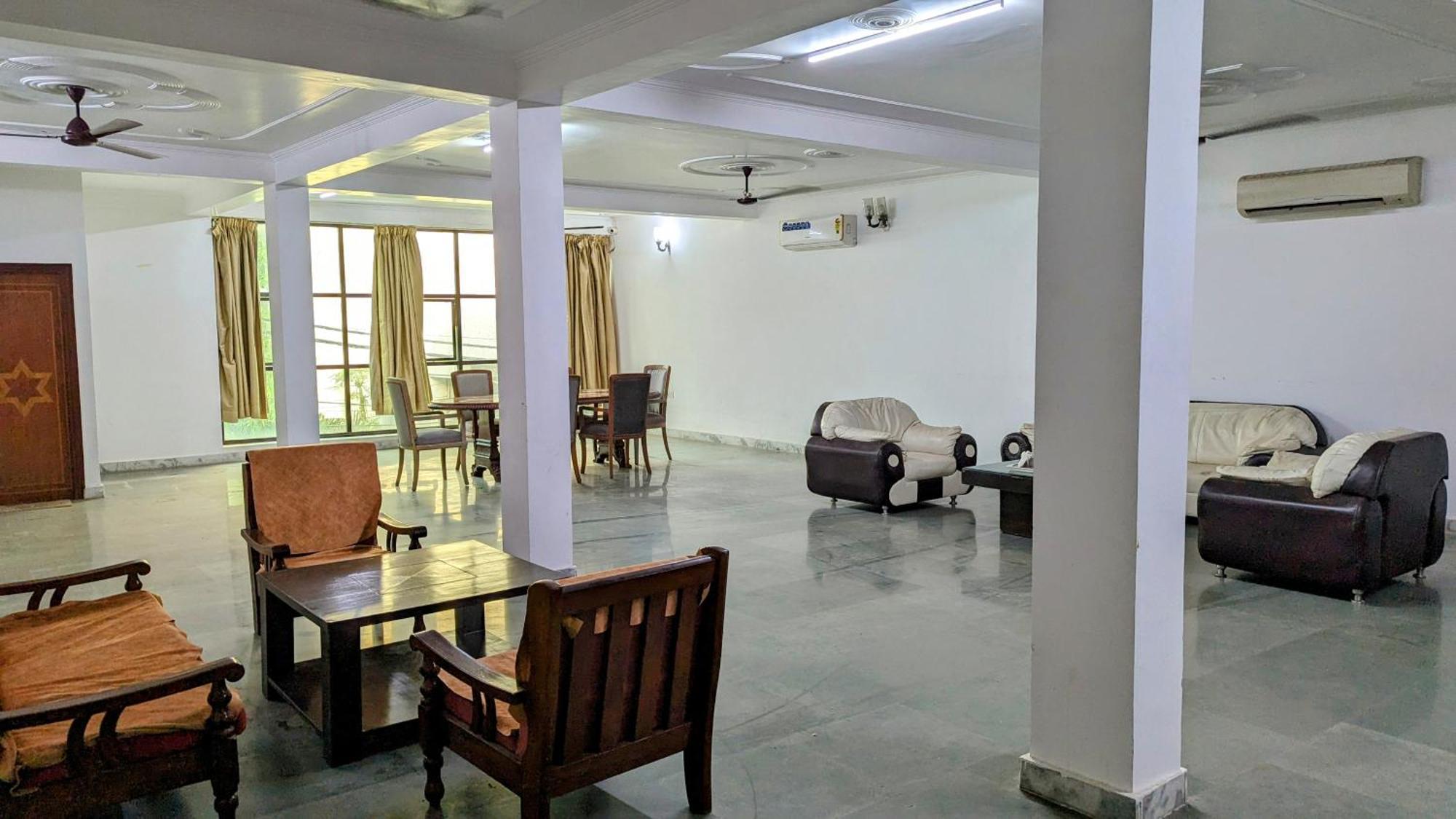 Hotel Lecston @Yashobhoomi Dwarka Sector - 25 Metro Station Delhi  Extérieur photo