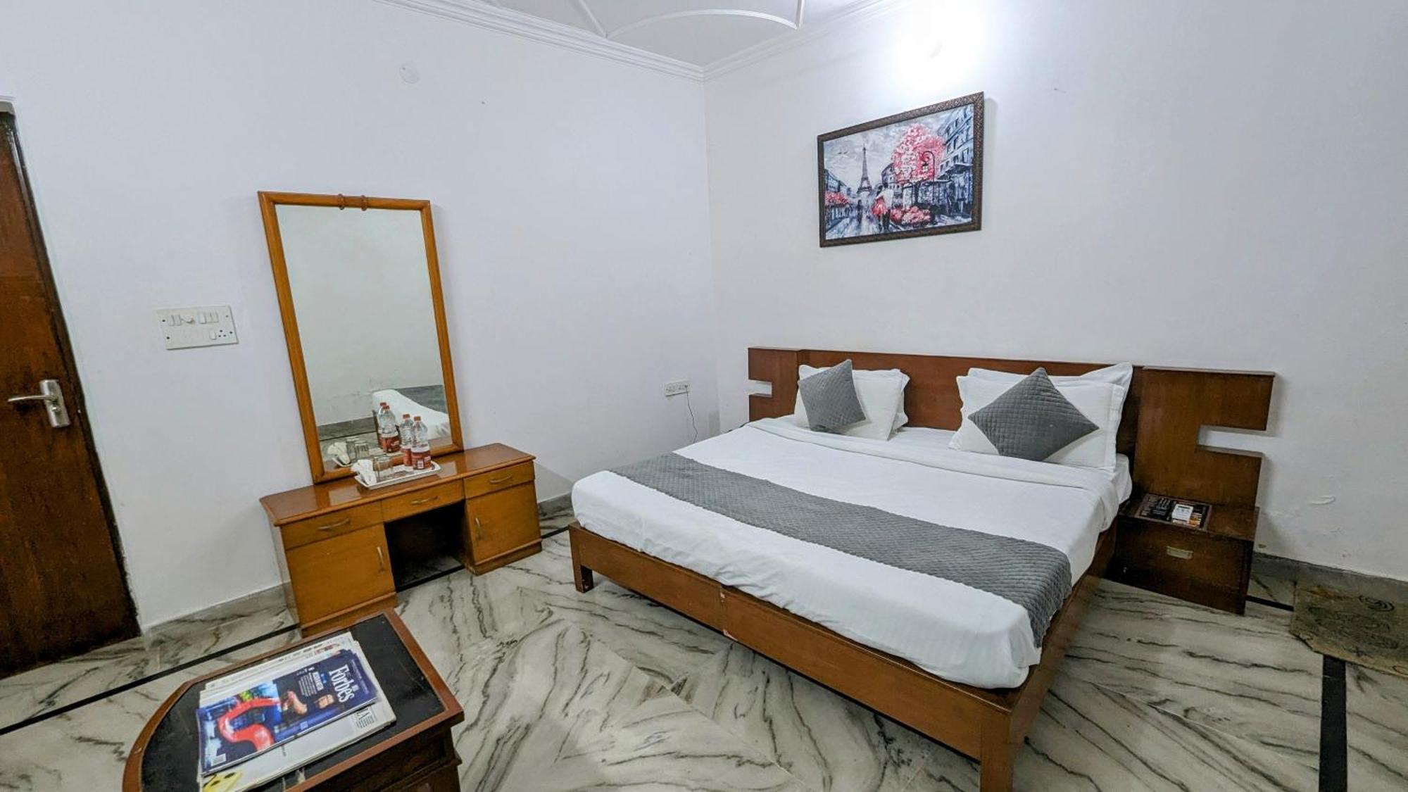 Hotel Lecston @Yashobhoomi Dwarka Sector - 25 Metro Station Delhi  Extérieur photo