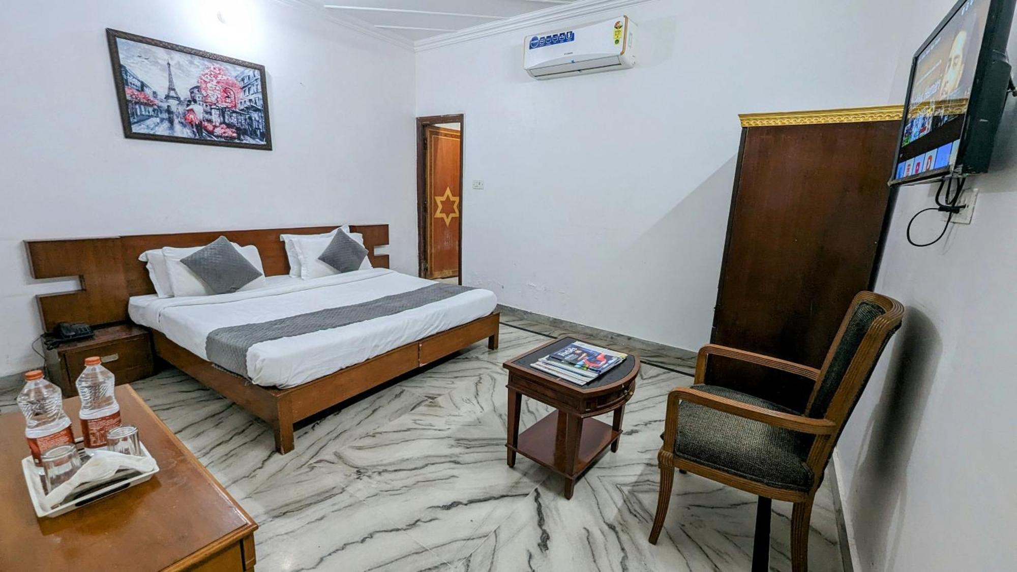 Hotel Lecston @Yashobhoomi Dwarka Sector - 25 Metro Station Delhi  Extérieur photo