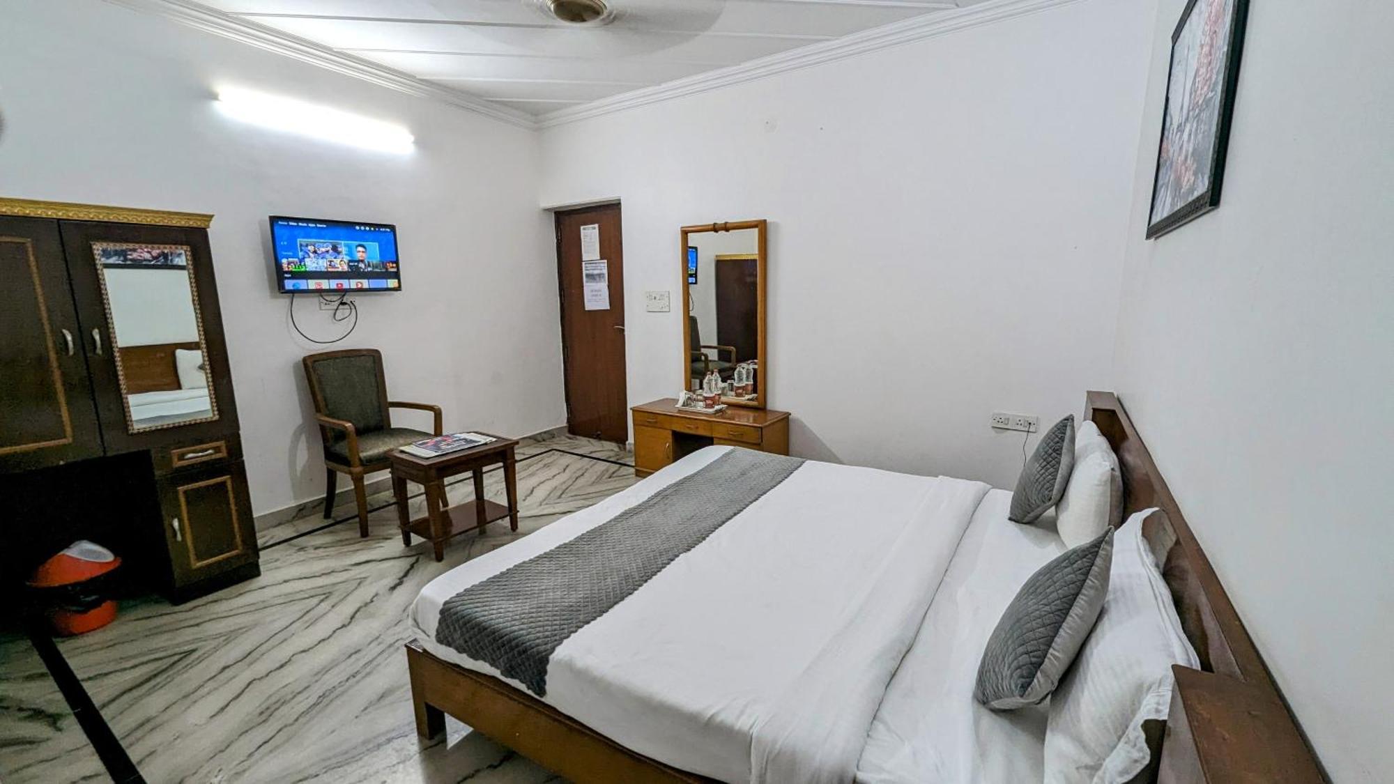 Hotel Lecston @Yashobhoomi Dwarka Sector - 25 Metro Station Delhi  Extérieur photo