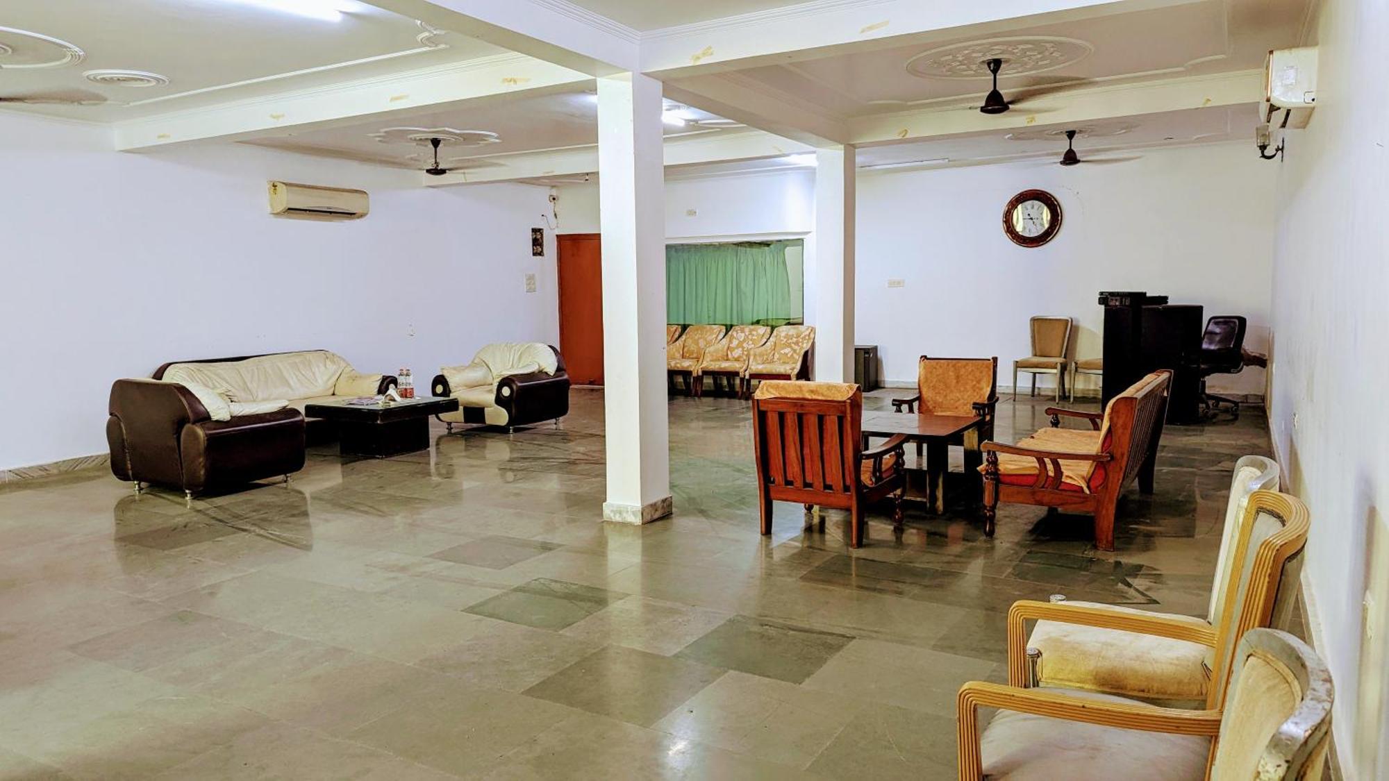 Hotel Lecston @Yashobhoomi Dwarka Sector - 25 Metro Station Delhi  Extérieur photo