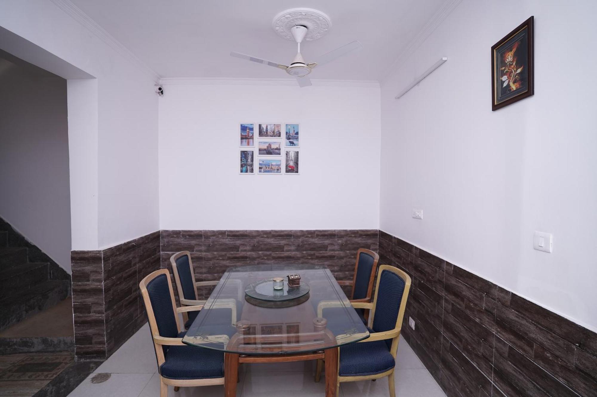 Hotel Lecston @Yashobhoomi Dwarka Sector - 25 Metro Station Delhi  Extérieur photo