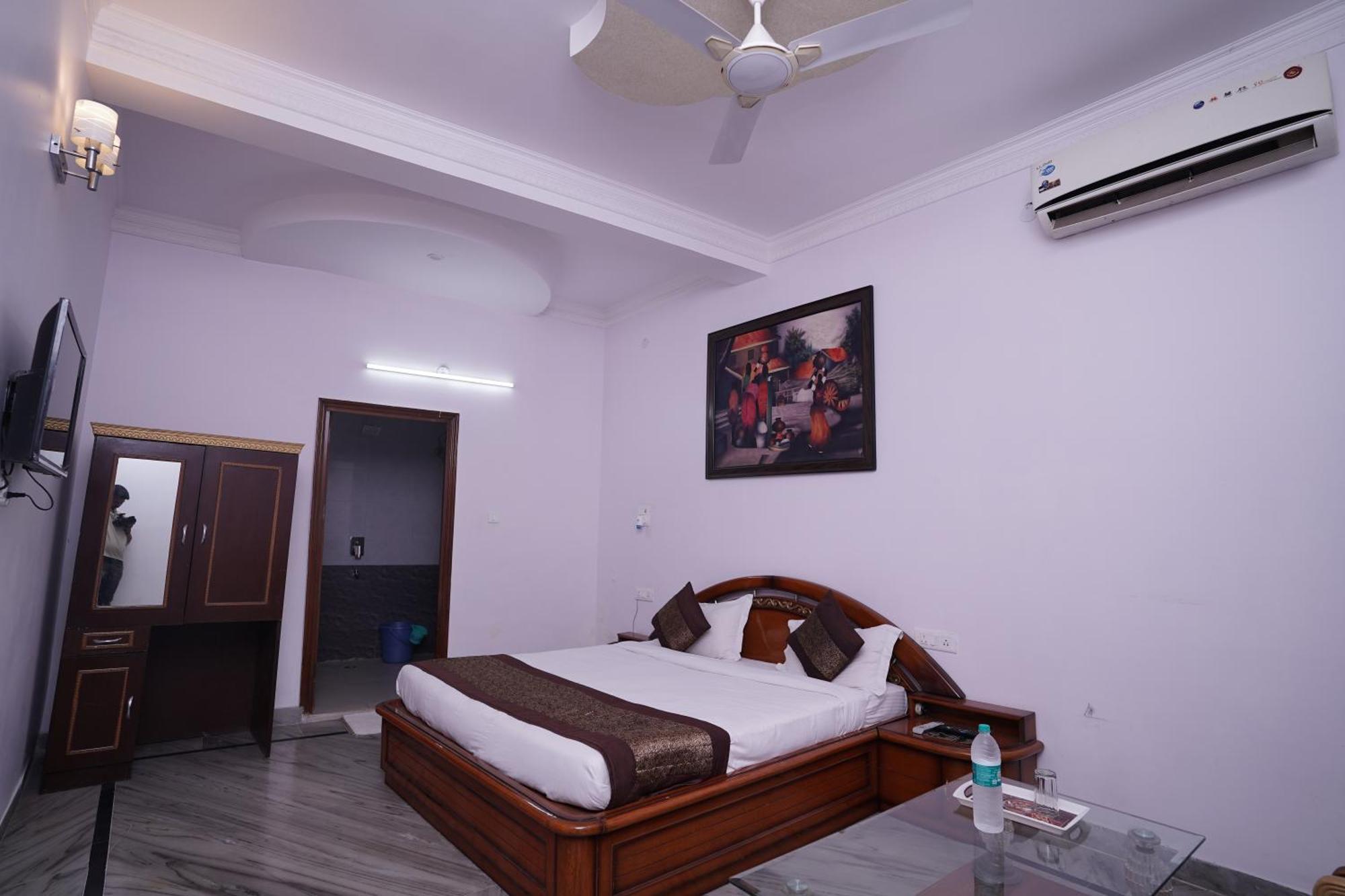 Hotel Lecston @Yashobhoomi Dwarka Sector - 25 Metro Station Delhi  Extérieur photo