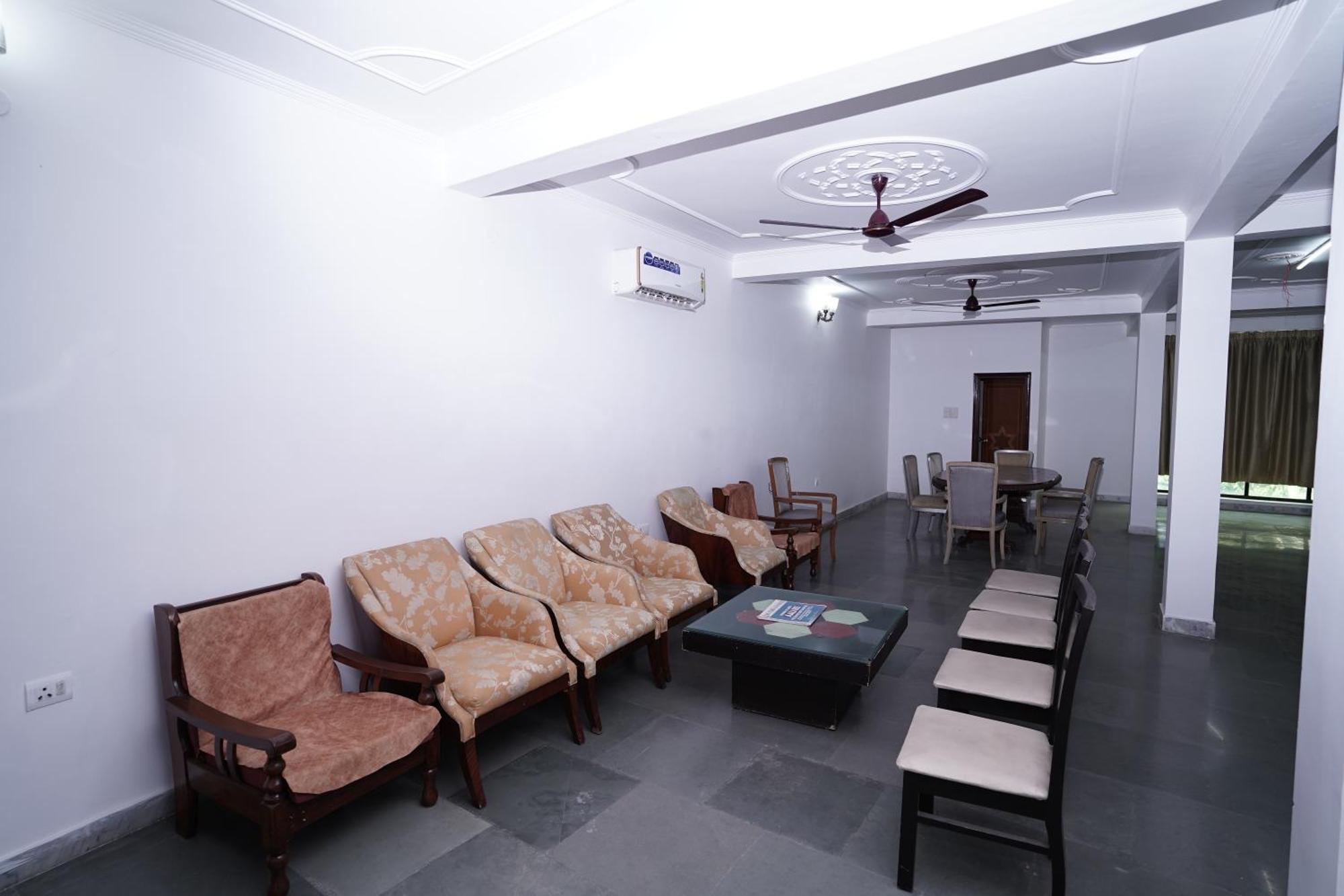 Hotel Lecston @Yashobhoomi Dwarka Sector - 25 Metro Station Delhi  Extérieur photo