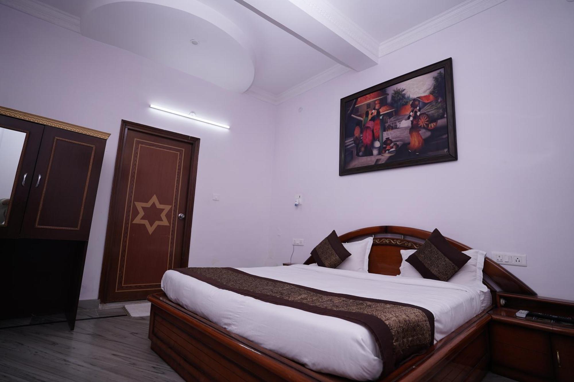 Hotel Lecston @Yashobhoomi Dwarka Sector - 25 Metro Station Delhi  Extérieur photo