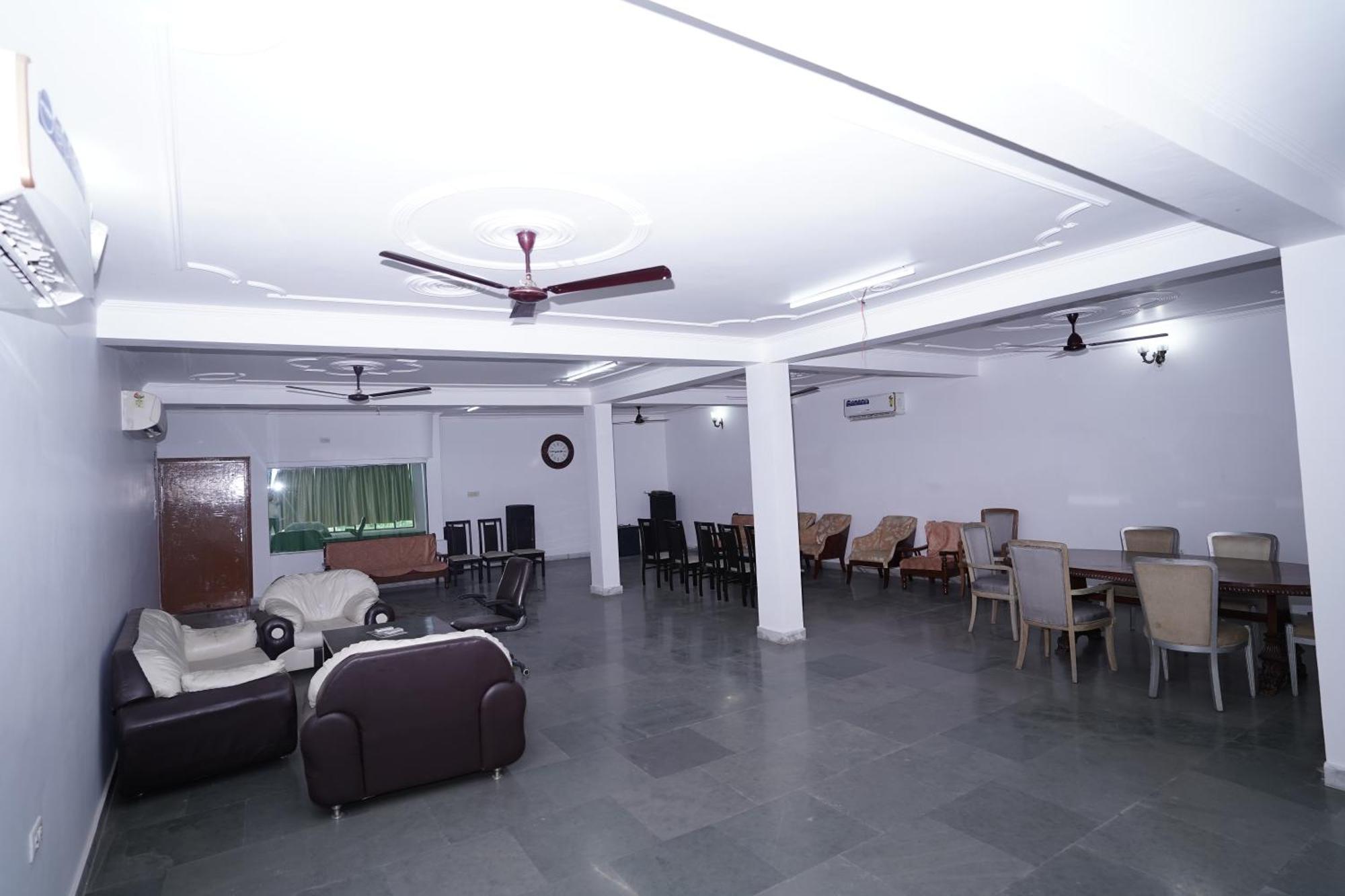 Hotel Lecston @Yashobhoomi Dwarka Sector - 25 Metro Station Delhi  Extérieur photo